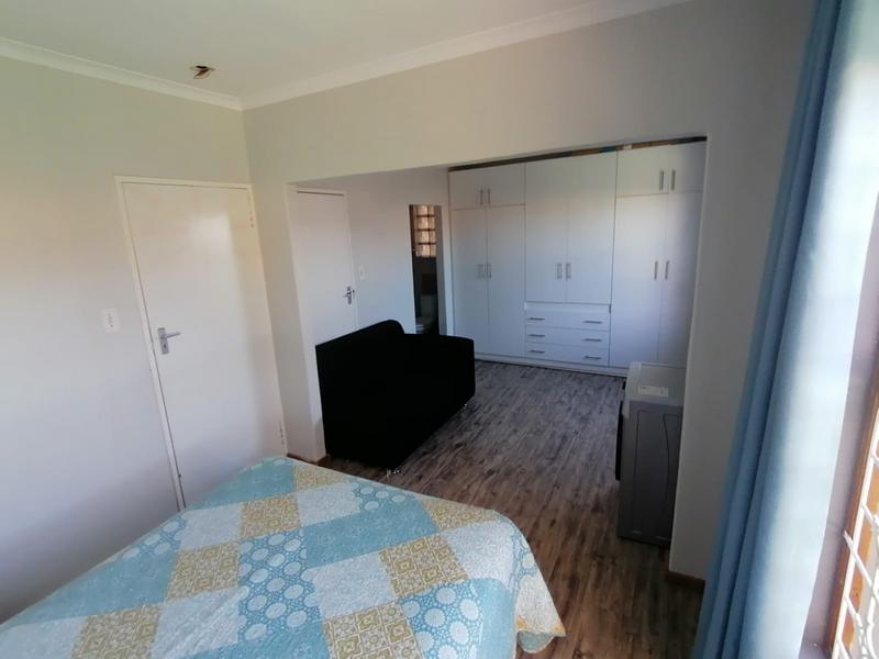 To Let 2 Bedroom Property for Rent in Pelikan Park Western Cape